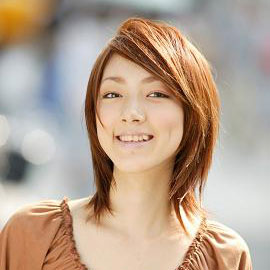 ナチュラルなシャギーボブスタイル